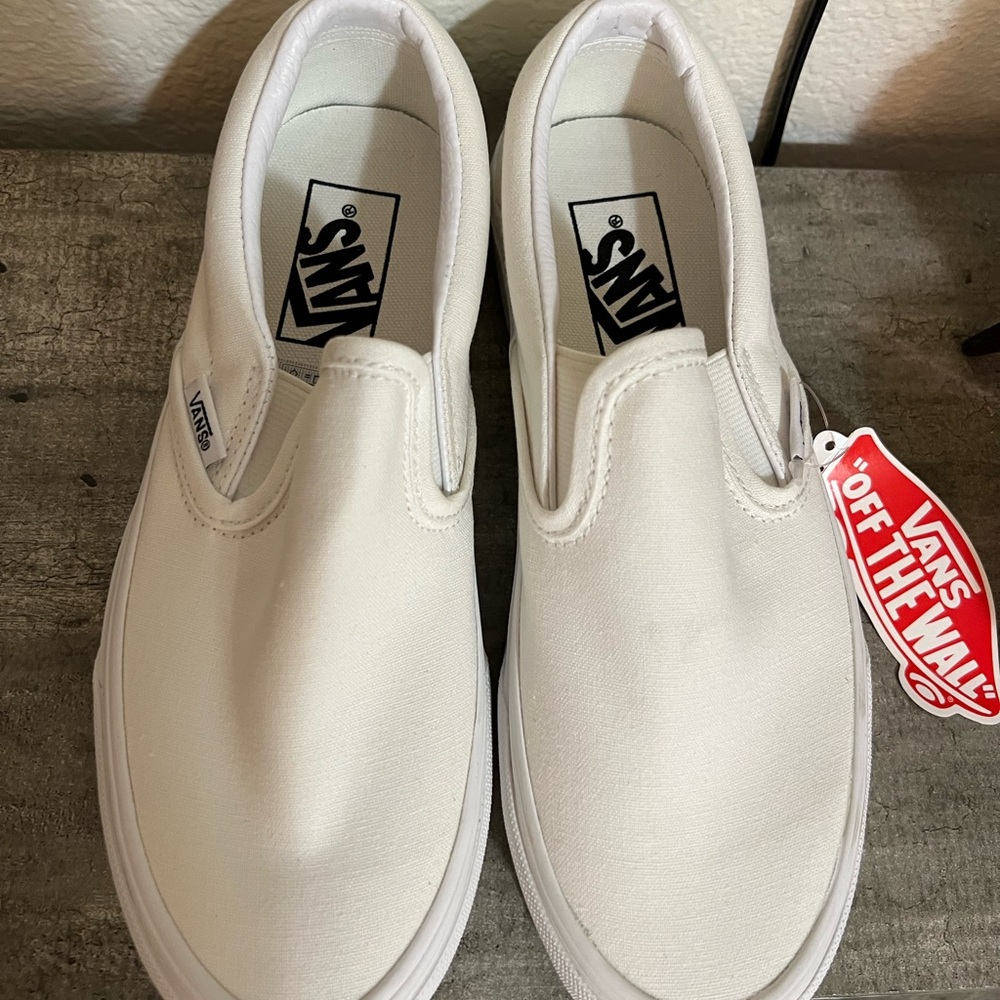 White slip on Vans